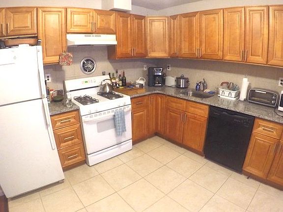2nd image of 2416 31st St APT 2F