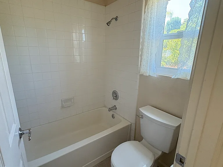 524 Golden West Dr — Photo 37