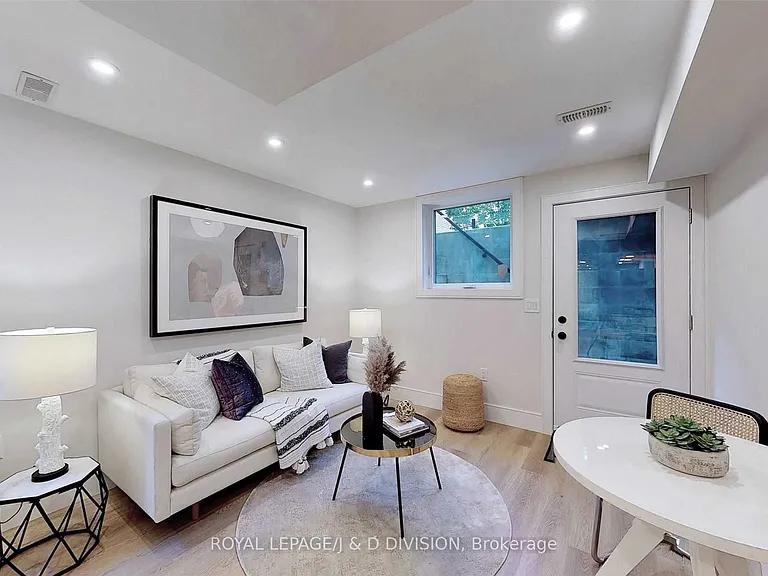 26 Henderson Ave #LOWER — Photo 2