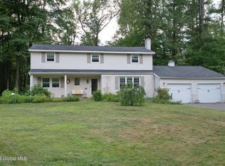 29 Glenwood Dr, Ballston Lake, NY
