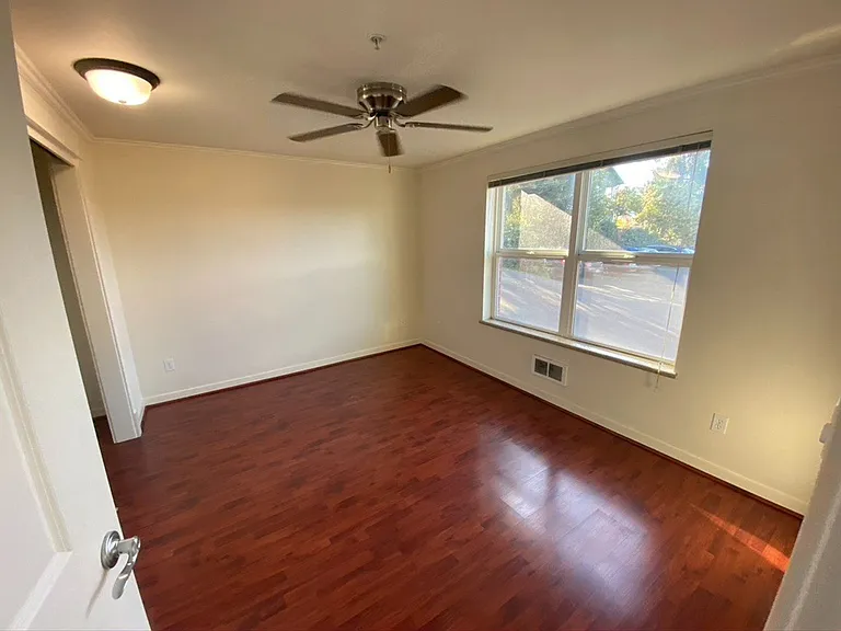 Howard Park Apartments — Photo 49