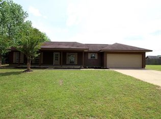 121 Cedar Ln, Columbus, MS 39702