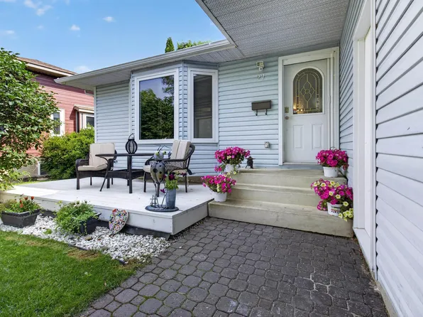 27 Highcliff Rd, Strathcona County, AB T8A 5E4