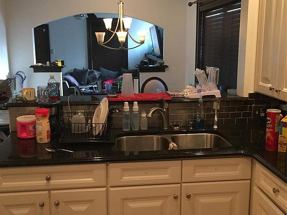 3rd image of 4844 Bessie Ave