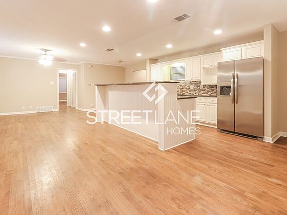 2nd image of 3801 W Spurgeon St