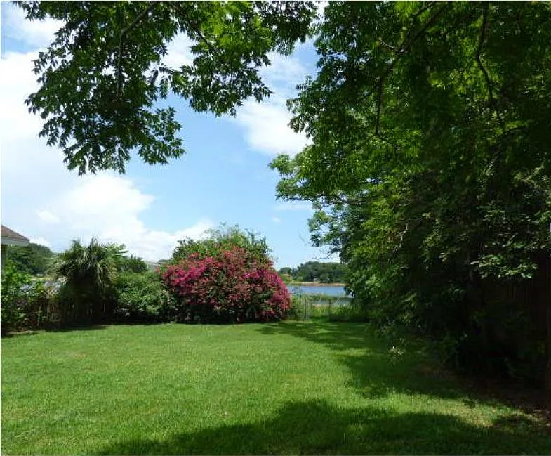 3 bed, 1370 sqft, $2,290 — Photo 3