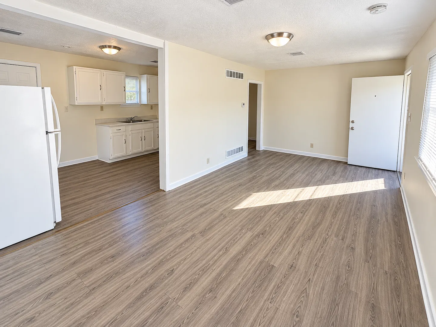 2 bed, 1720 sqft, $1,000 — Photo 3