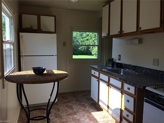 4th image of 2557 E 40th St