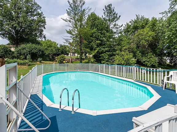 3rd image of 11726 Parish Dr