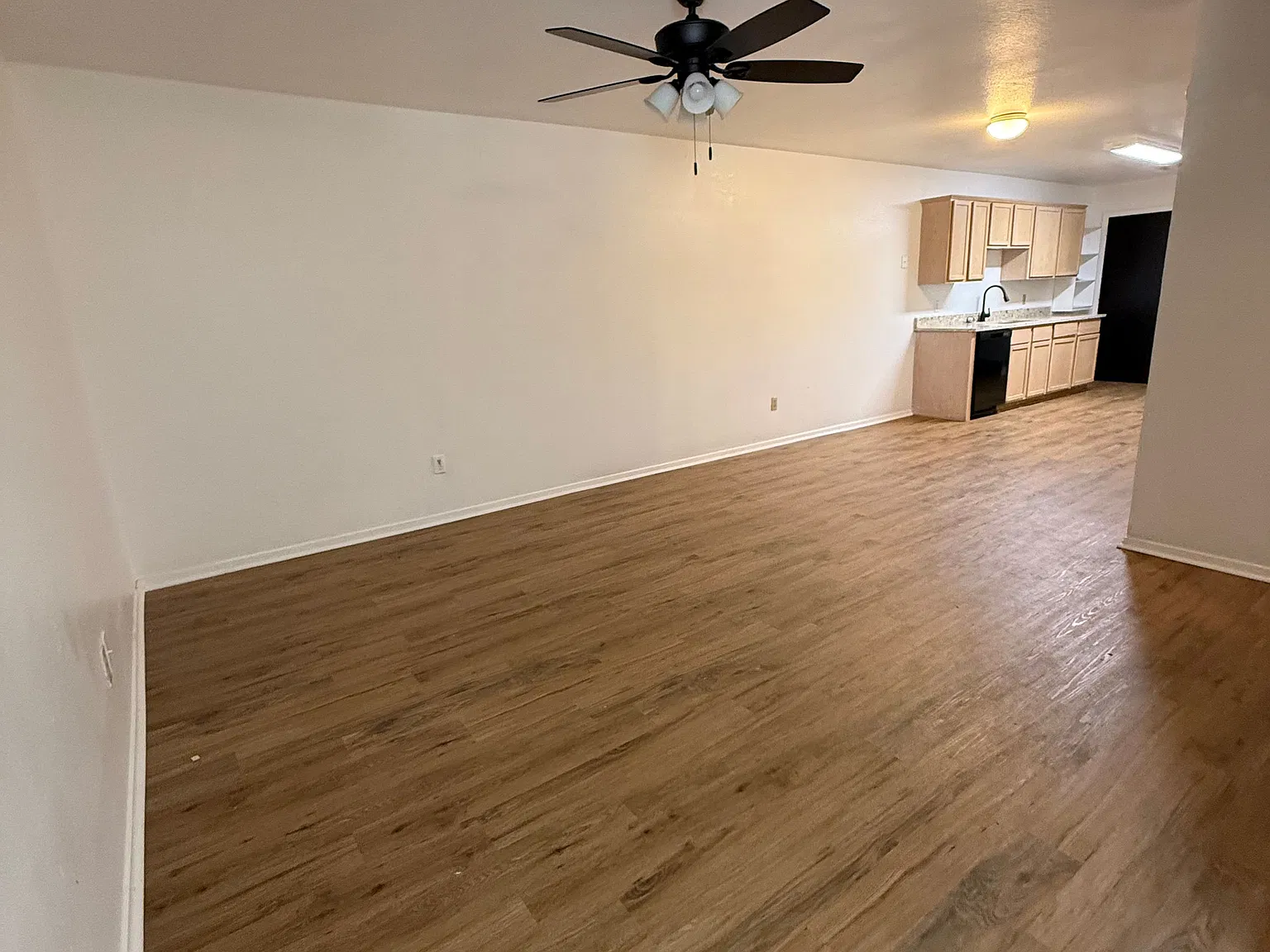 2 bed, 900 sqft, $1,325 — Photo 2