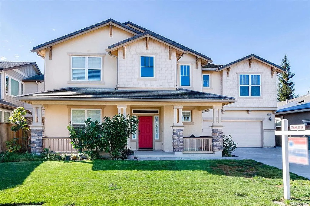 1364 Pyrenees St photo 1