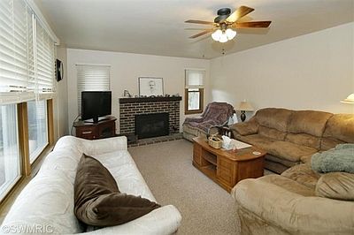 3rd image of 15890 N Dr E