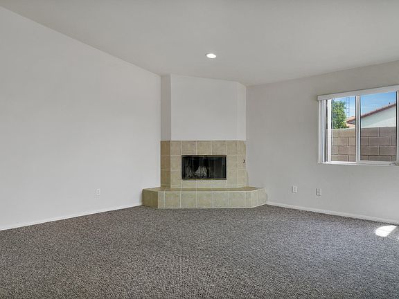 4th image of 66556 Desert View Ave