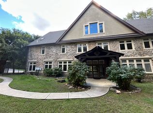 108 Leighton Dr, Bryn Mawr, PA 19010