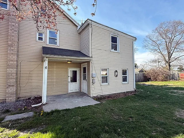 323 Main St — Photo 13