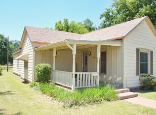319 N 9th St, Sterling, KS 67579