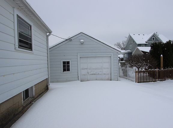 3rd image of 710 Amsterdam St