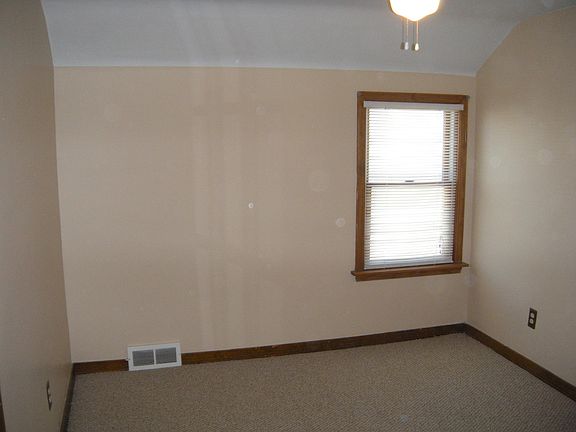 5th image of 120 Densmore St