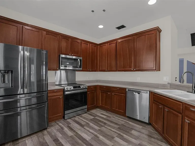 740 Ashworth Overlook Dr #B — Photo 11