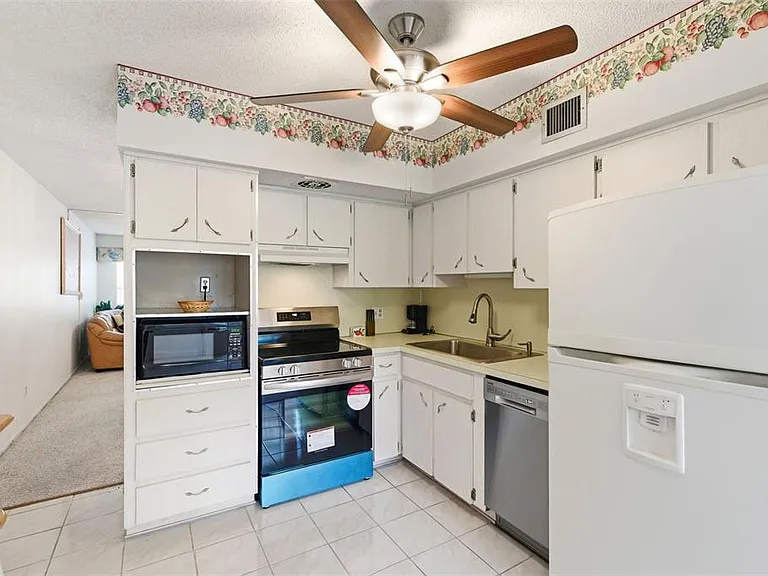 2386 Sumatran Way #14 — Photo 25