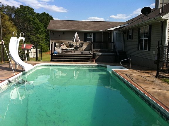 Pool/deck/back master BR