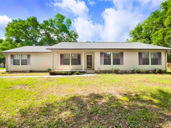 5735 Eagle Dr, Milton, FL 32570