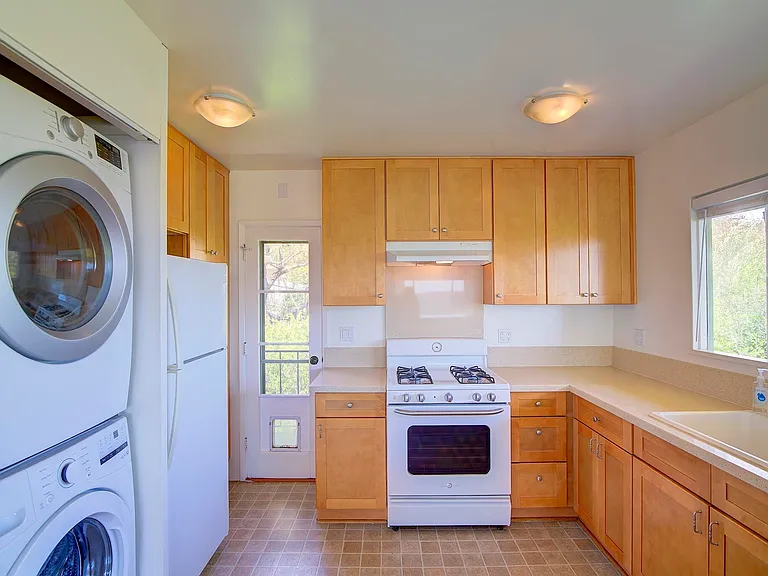 1802 Loma St — Photo 15
