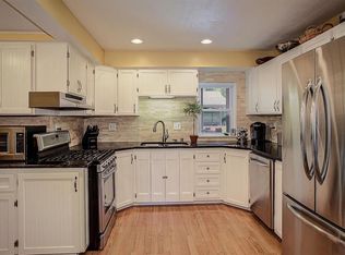 6225 S Linnie Lac Pl, New Berlin, WI 53146