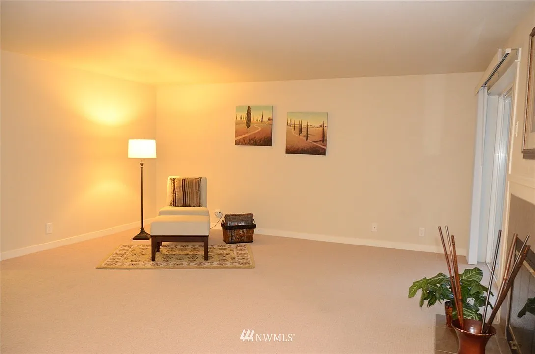 2 bed, 998 sqft, $2,600 — Photo 2