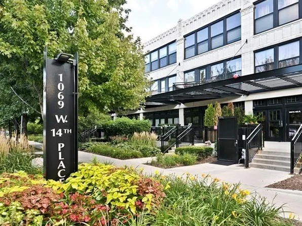 1069 W 14th Pl Unit 204, Chicago, IL 60608