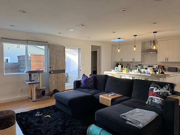 3rd image of 4502 Griffin Ave