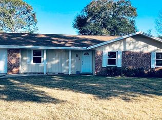 78 8th St, Shalimar, FL 32579