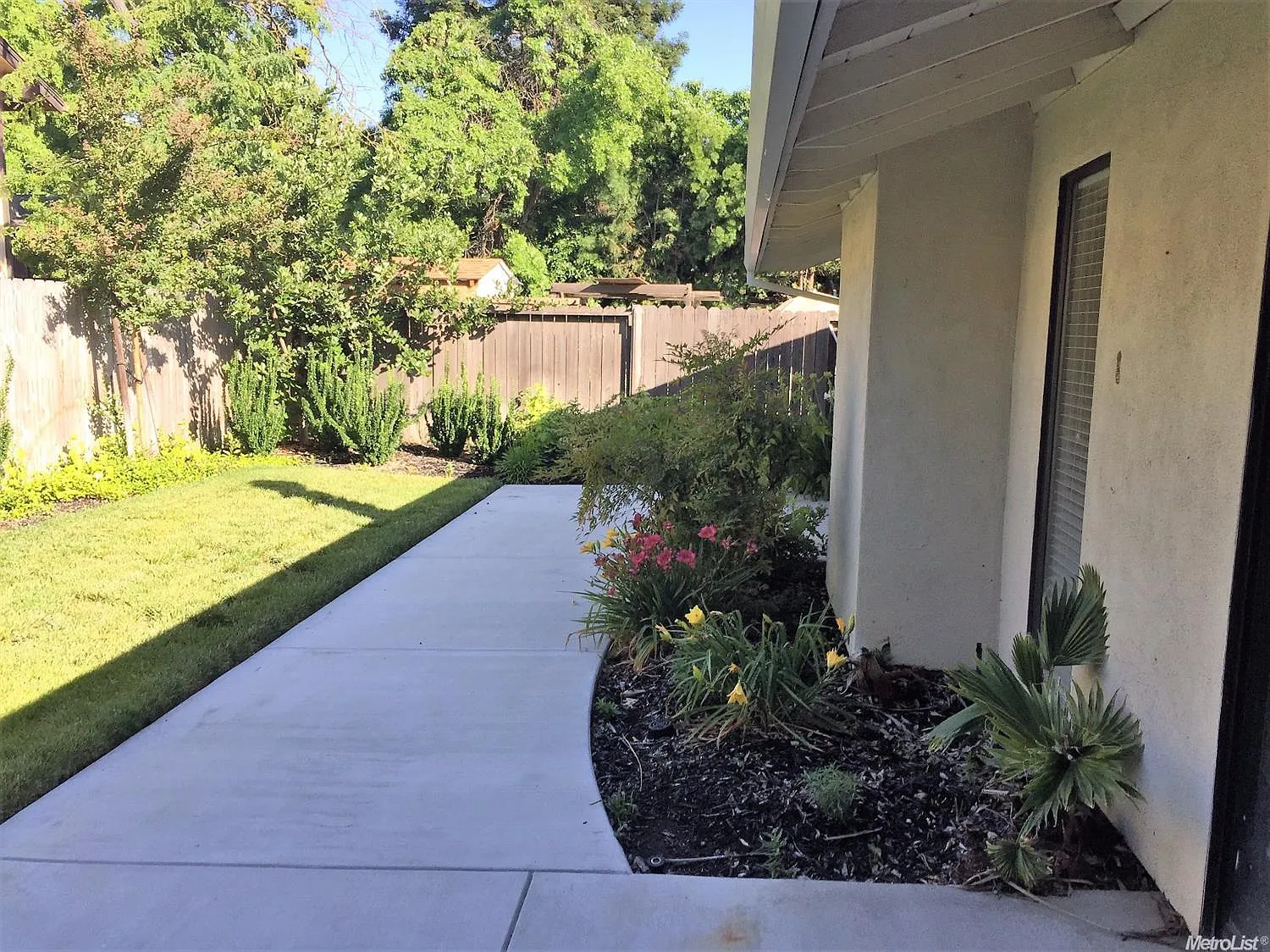 3 bed, 1605 sqft, $2,500 — Photo 2
