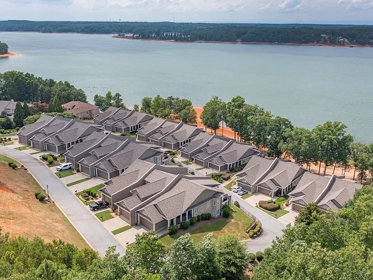 122 Regatta Dr — Photo 3