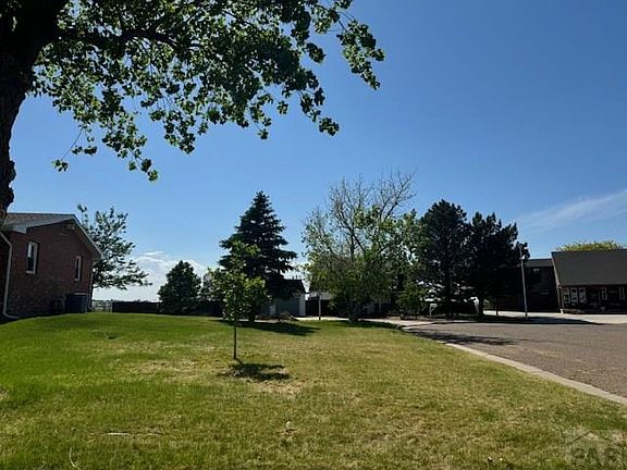5th image of 2122 College Dr