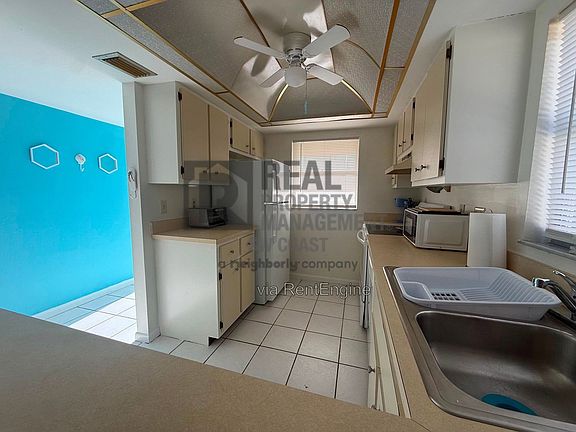5th image of 4718 SE 5th Ave APT 7