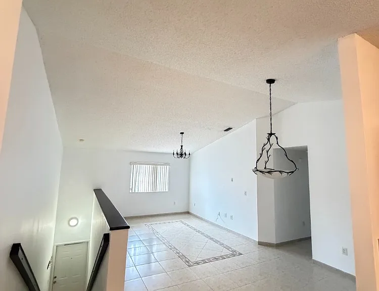 2553 W 76th St #202 — Photo 4