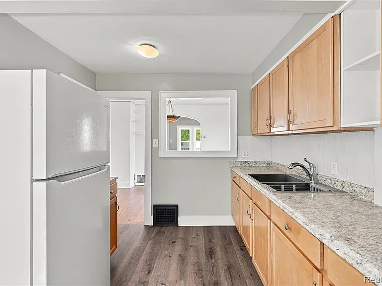 329 W Sonoma Ave — Photo 9