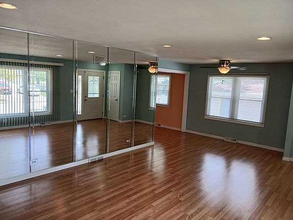 3rd image of 16604 Holland Ave