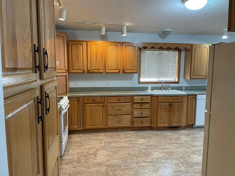 2408 Main St — Photo 4