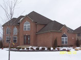 7358 Essex Dr, West Bloomfield, MI