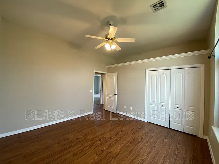 1601 S 24th Pl — Photo 14