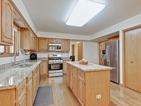 5th image of 685 Waverly Dr