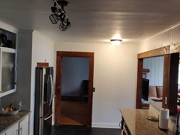 5th image of 640 E Boyd St