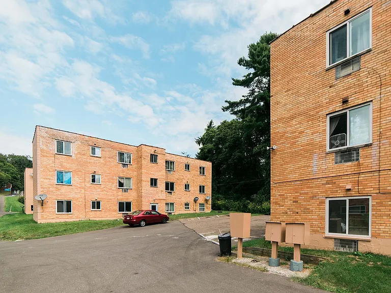 Colonial Commons — Photo 25
