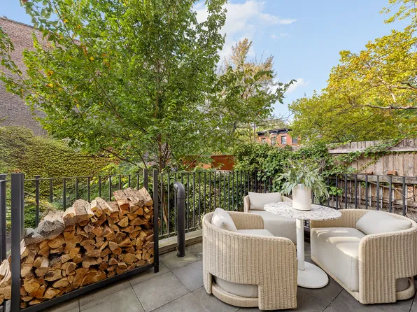 100 6th Avenue image 10 of 27