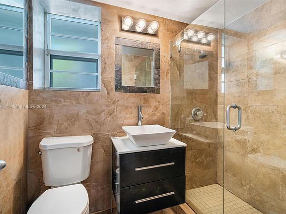 5th image of 4010 N Meridian Ave APT 6