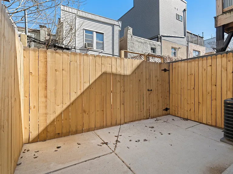 1017 S Bouvier St — Photo 11
