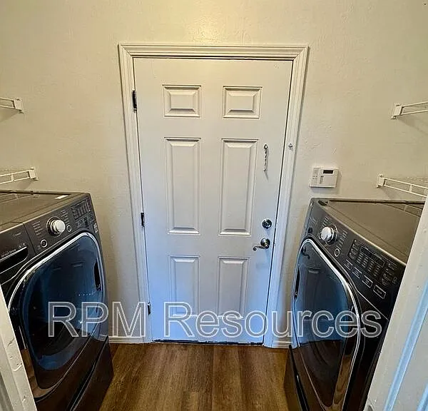 7404 Park Meadow Dr — Photo 24