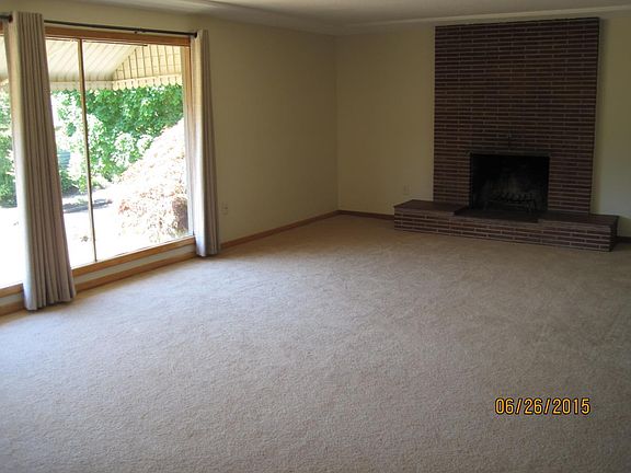 Living Rm w/fireplace